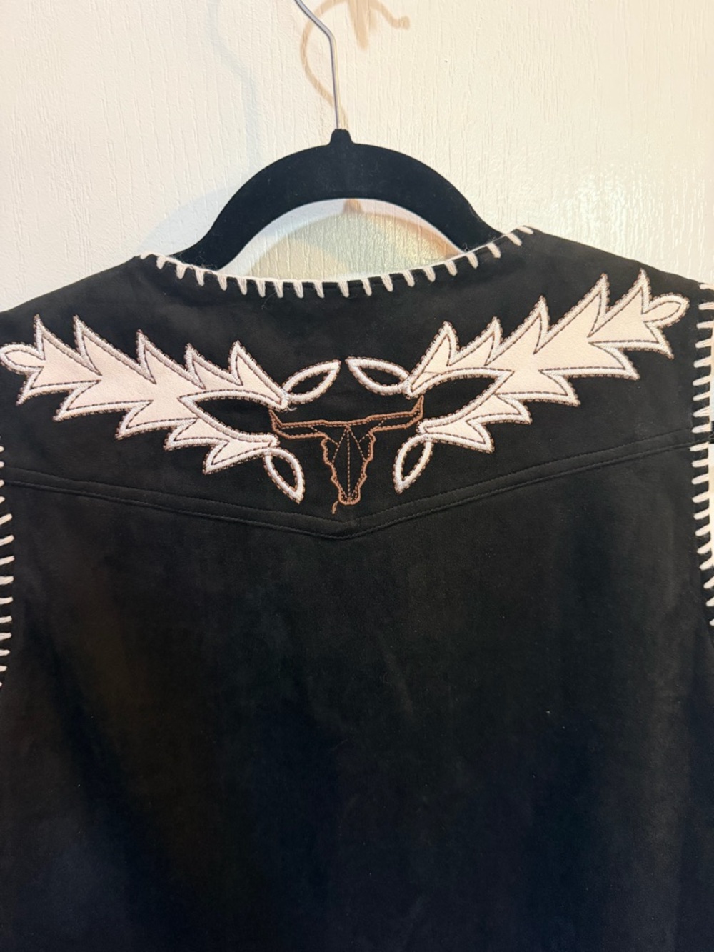Vintage Deadstock Western Vest with White Embroidered Appliqué and Conchos - Picture 4 of 8